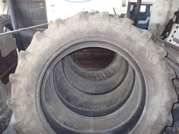 Brugte traktor dæk, 14,9x38 Brugte traktor dæk, 14,9x38